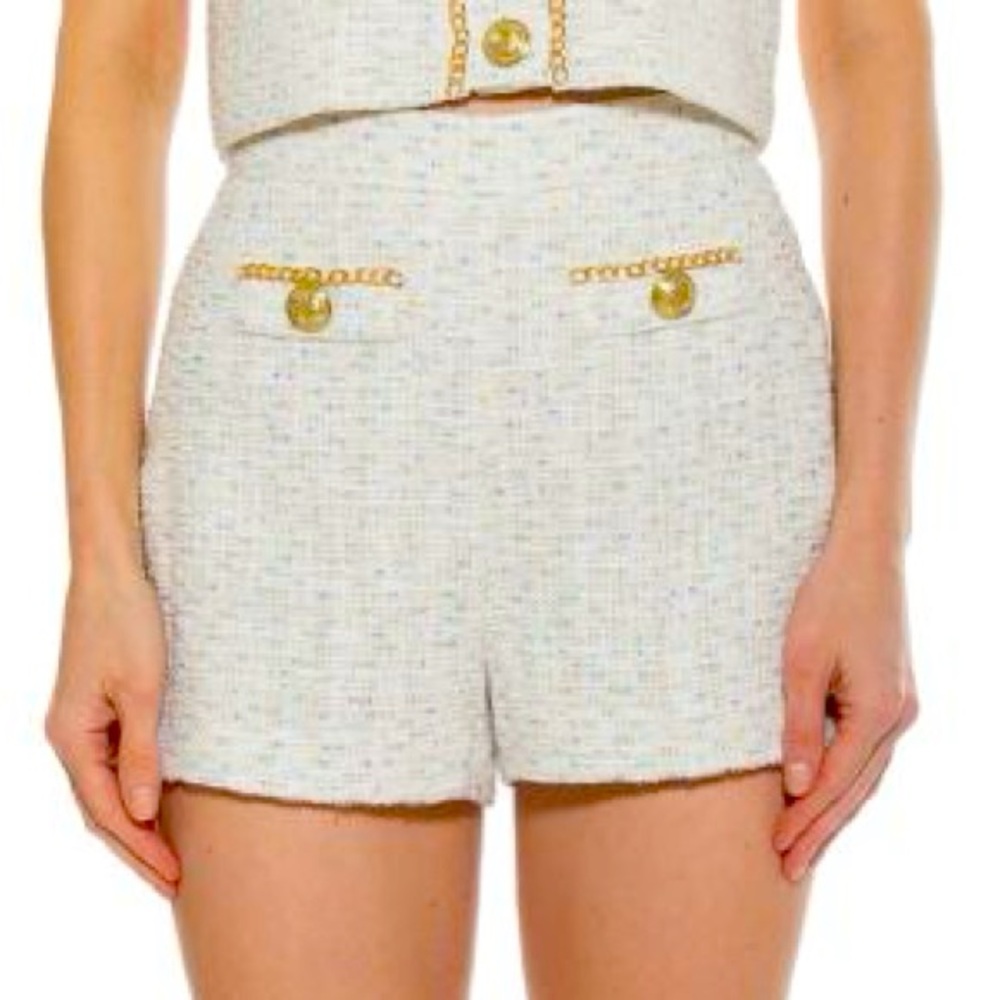 Alexia Admor Justina short in light pink, Size 8. Never worn, NWT